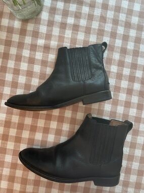 Madewell Black Leather Chelsea Boots